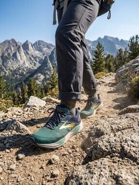 Brooks Sneakers - Navy and Gold